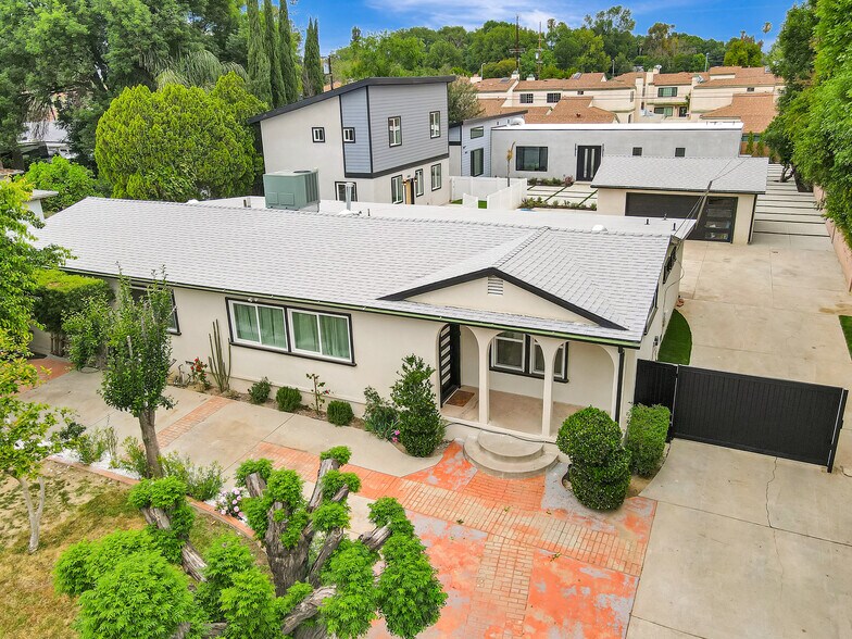 19513 Cantara St, Reseda, CA à vendre - Photo de l’immeuble – Image 2 sur 31
