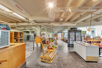 1375 Av Laurier E, Montréal, QC à louer Photo de l’immeuble– Image 1 sur 28