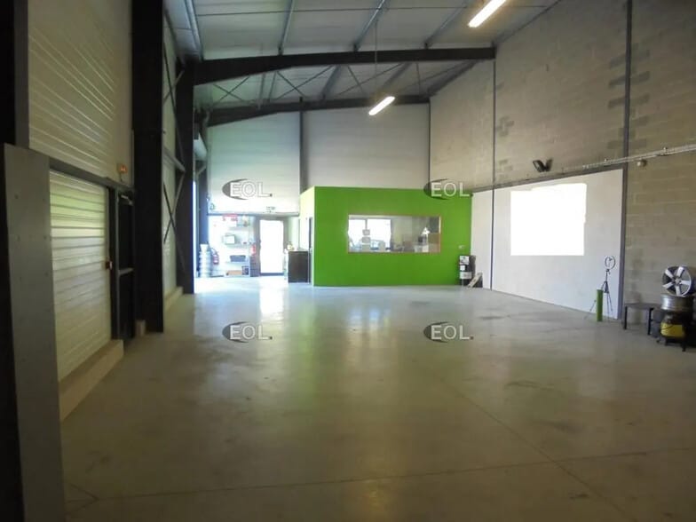 Local d’activités dans Bellegarde à louer - Photo de l’immeuble – Image 2 sur 5