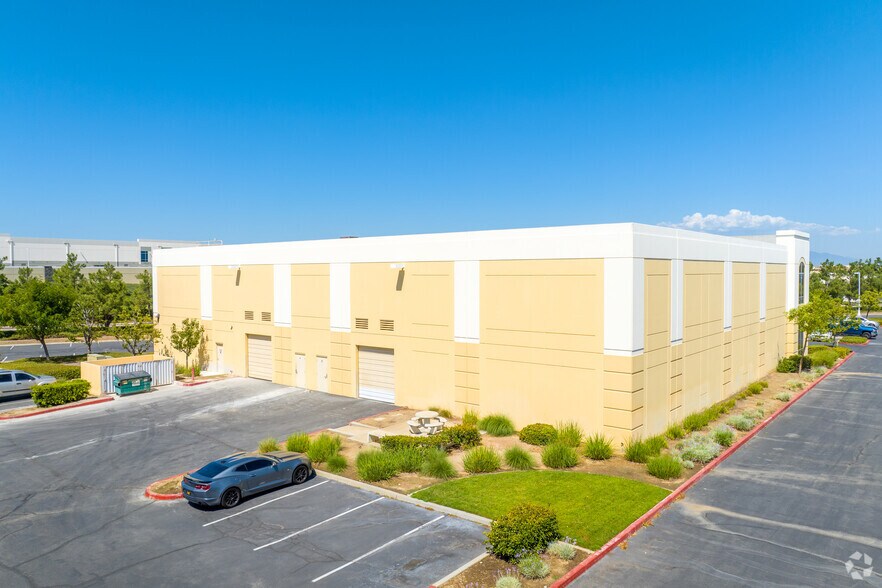 14538 Meridian Pky, Riverside, CA à vendre - Photo de l’immeuble – Image 2 sur 4