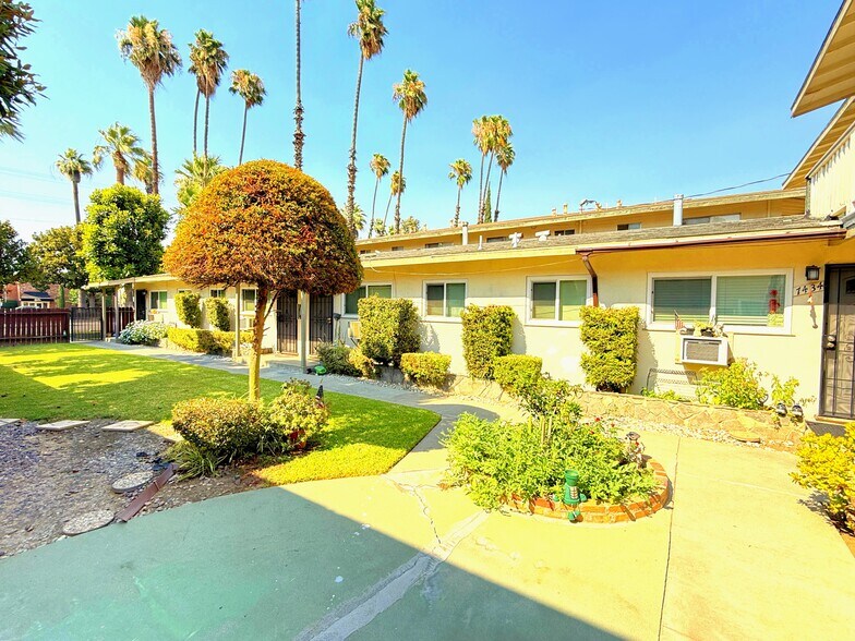 7428-7438 Magnolia Ave, Riverside, CA à vendre - Photo de l’immeuble – Image 2 sur 6