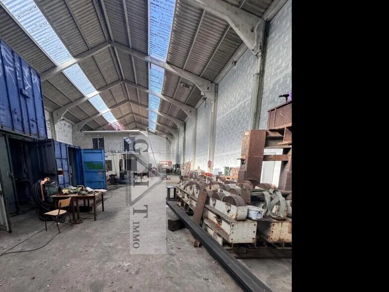 Industriel/Logistique dans Fontenay-Trésigny à vendre - Photo de l’immeuble – Image 1 sur 3