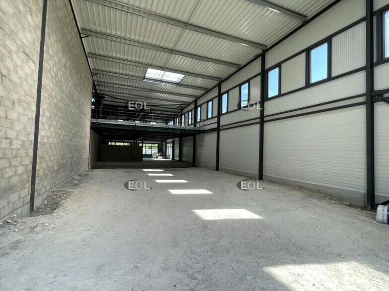 6 Avenue Des Louvresses, Gennevilliers à louer - Photo de l’immeuble – Image 2 sur 7