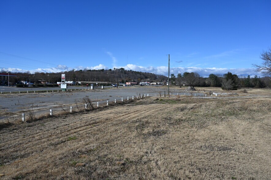 826 N Green St, Morganton, NC à vendre - Photo de l’immeuble – Image 2 sur 48