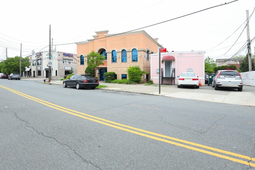 343 Sand Ln, Staten Island, NY à vendre - Photo de l’immeuble – Image 2 sur 23