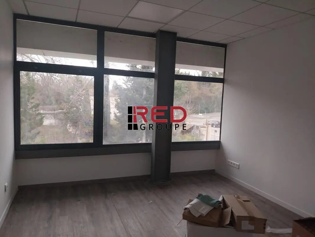 Bureau dans Bouc-Bel-Air à louer Photo intérieure– Image 1 sur 8