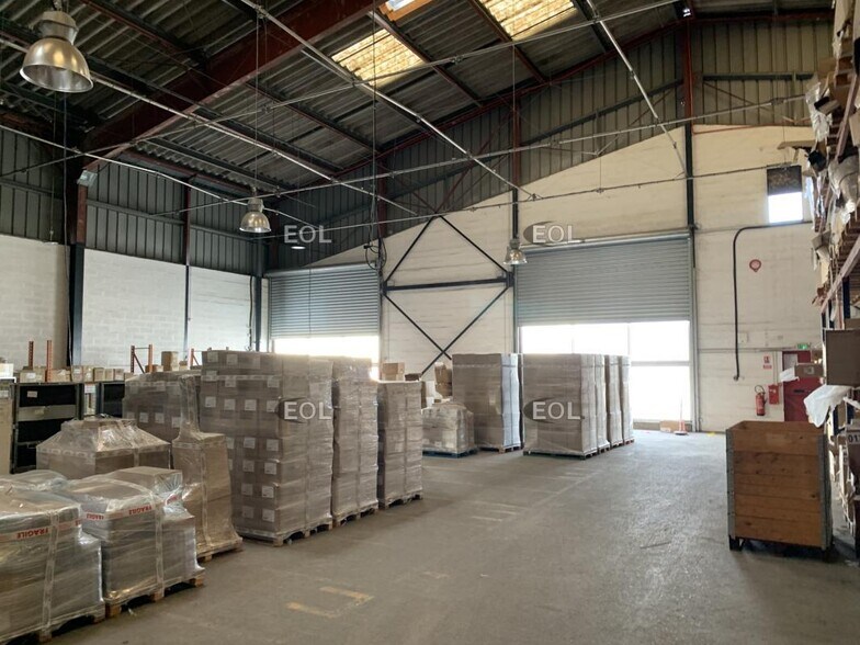 Industriel/Logistique dans Rognac à vendre - Photo intérieure – Image 2 sur 9