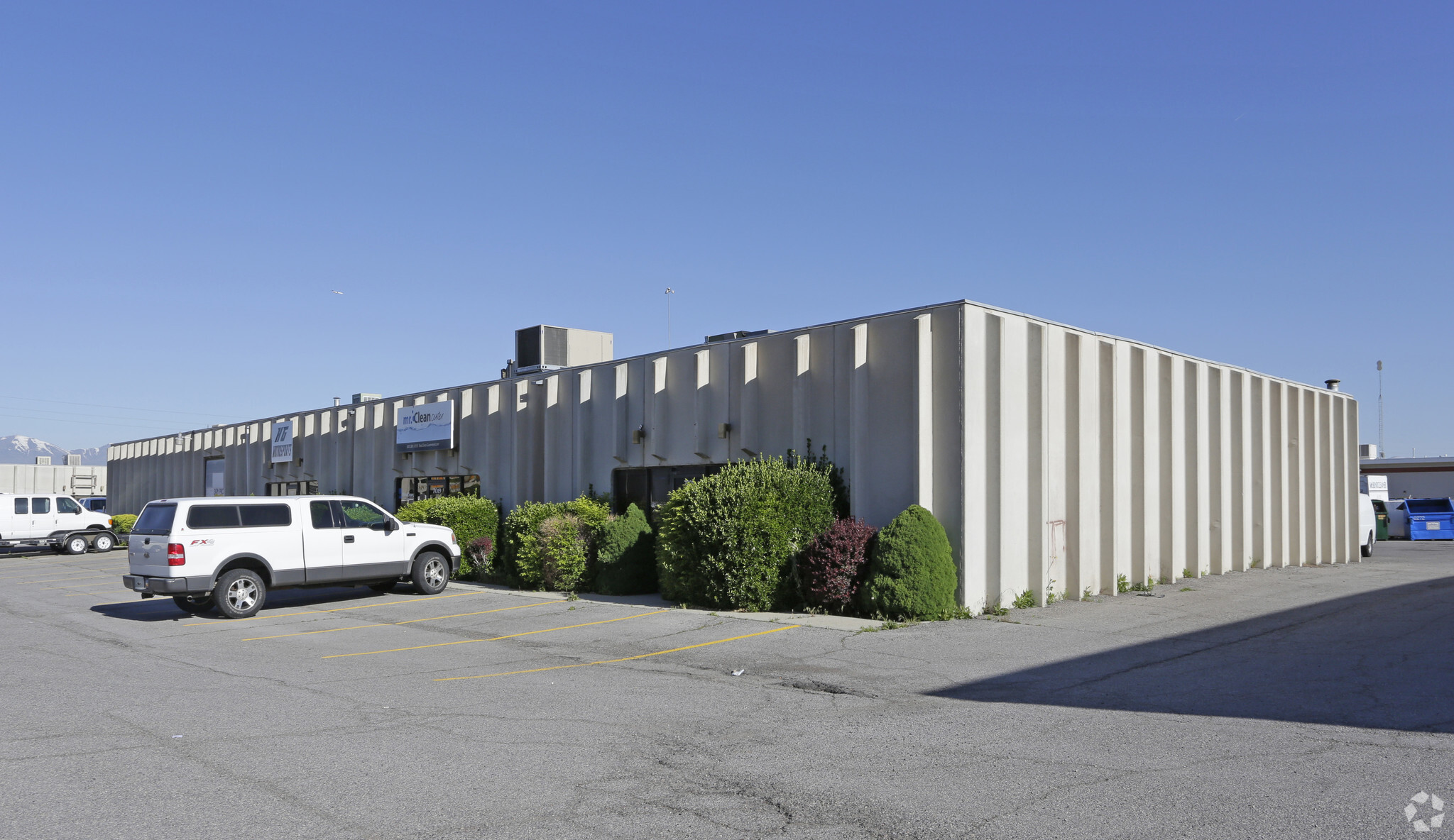 6999-7021 S 400 W, Midvale, UT à louer Photo principale– Image 1 sur 4