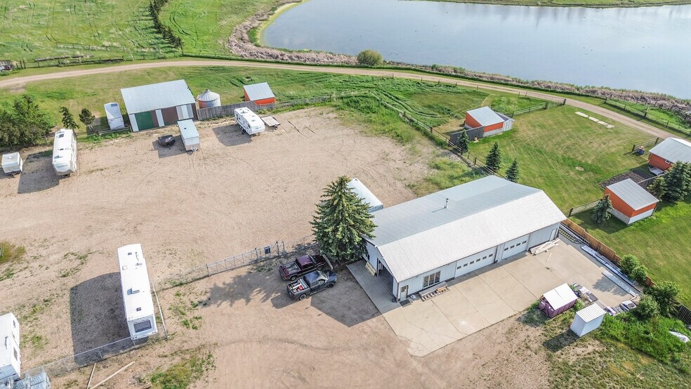 19453 20 Hwy 12, Stettler, AB à vendre - Photo de l’immeuble – Image 1 sur 32
