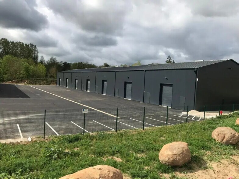 Industriel/Logistique dans Bruyères-le-Châtel à louer - Photo de l’immeuble – Image 1 sur 4