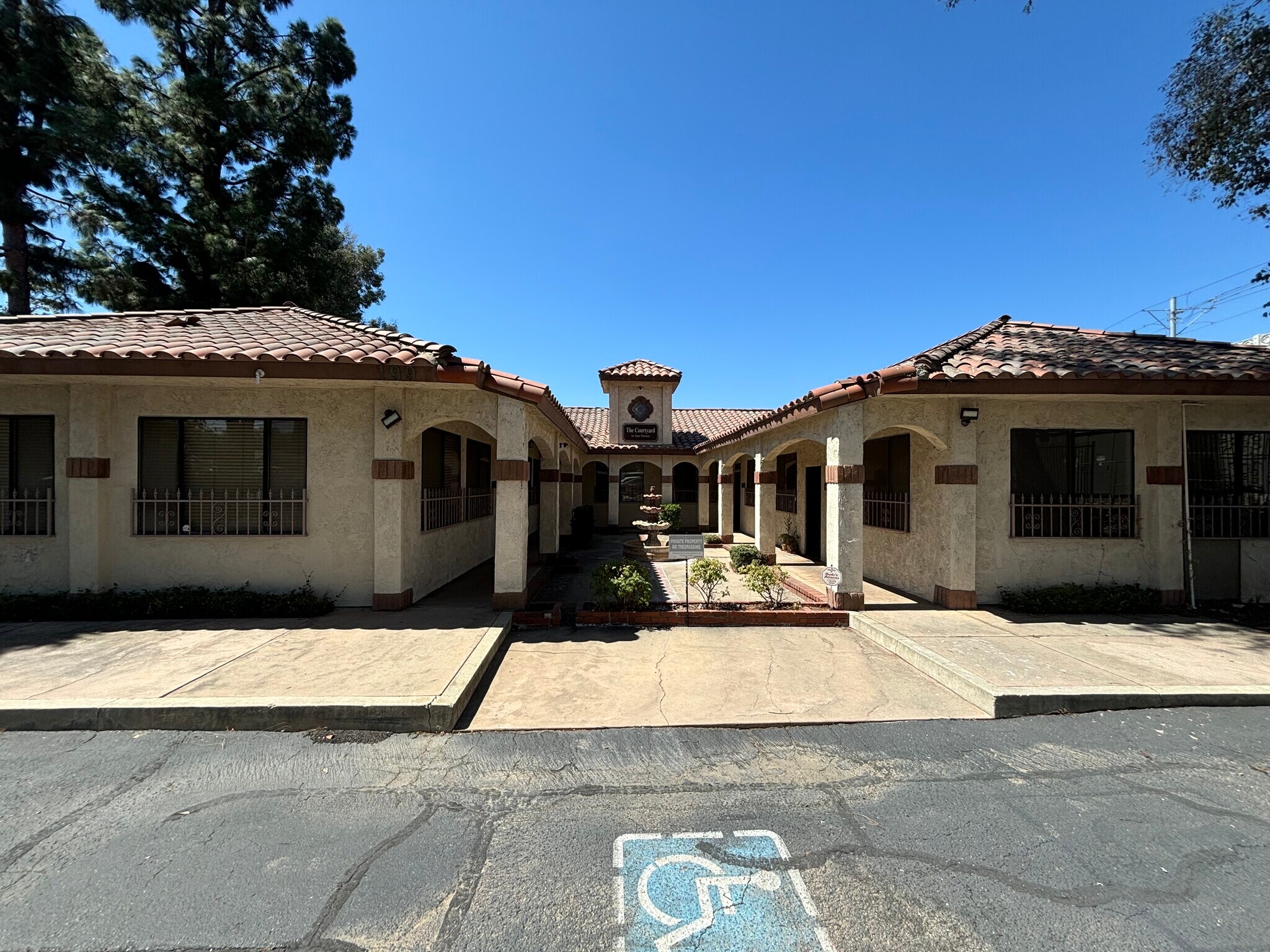 199 S Monte Vista Ave, San Dimas, CA à louer Photo de l’immeuble– Image 1 sur 5