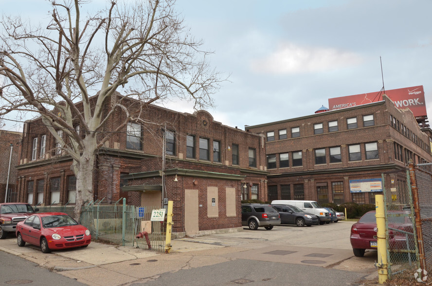 2251 Fraley St, Philadelphia, PA à louer - Photo de l’immeuble – Image 1 sur 6