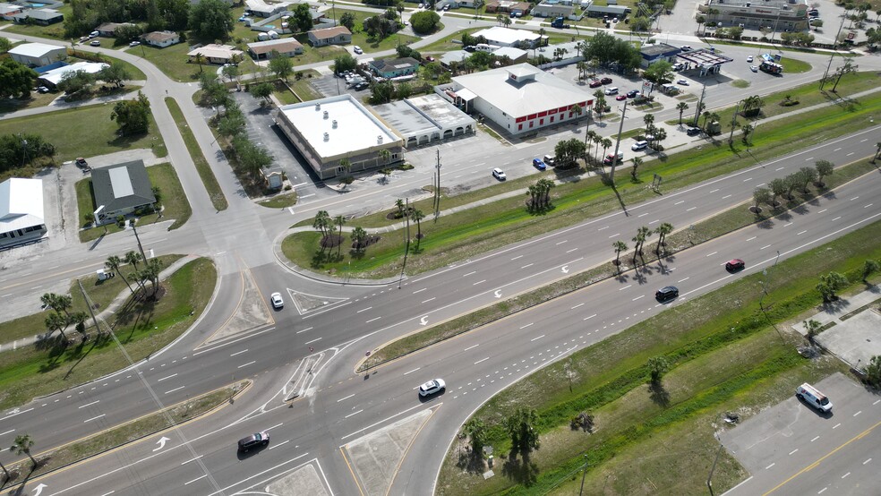 3057 Tamiami Trl, Port Charlotte, FL à vendre - Photo de l’immeuble – Image 3 sur 4