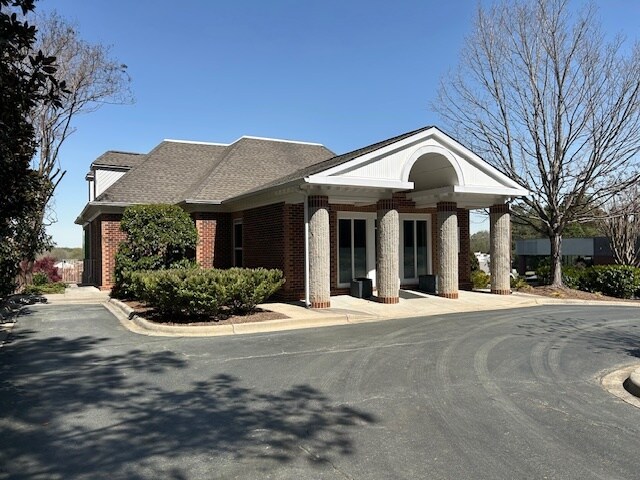 1033 Bayshore Dr, Rock Hill, SC à louer - Photo de l’immeuble – Image 1 sur 6