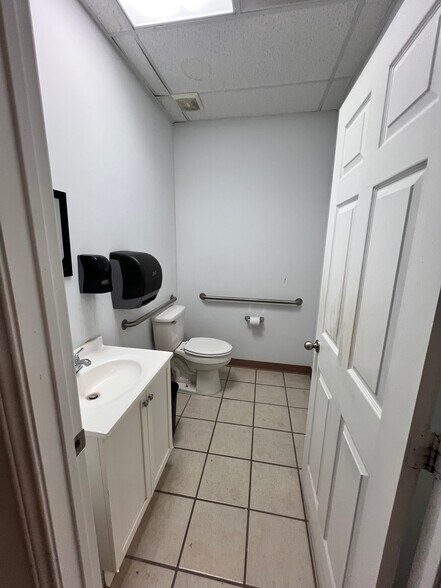 5800 Corporate Dr, Houston, TX à louer - Photo de l’immeuble – Image 3 sur 16