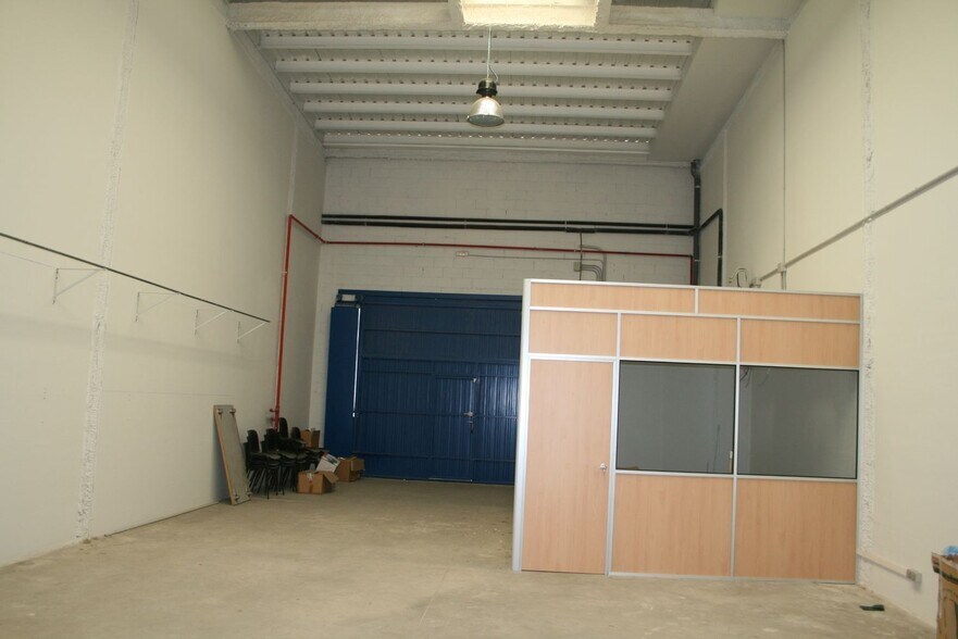 Industriel/Logistique dans Madrid, Madrid à vendre - Photo de l’immeuble – Image 2 sur 3