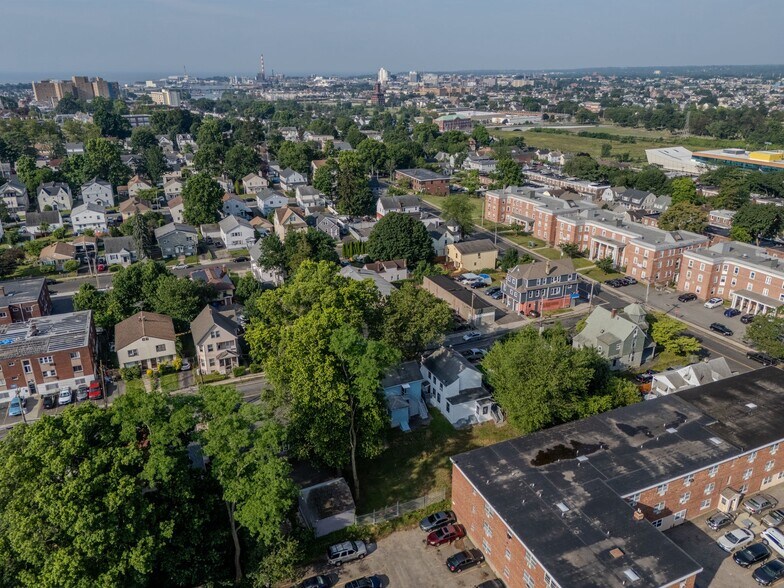 33-35 Granfield Ave, Bridgeport, CT à vendre - Photo de l’immeuble – Image 2 sur 7
