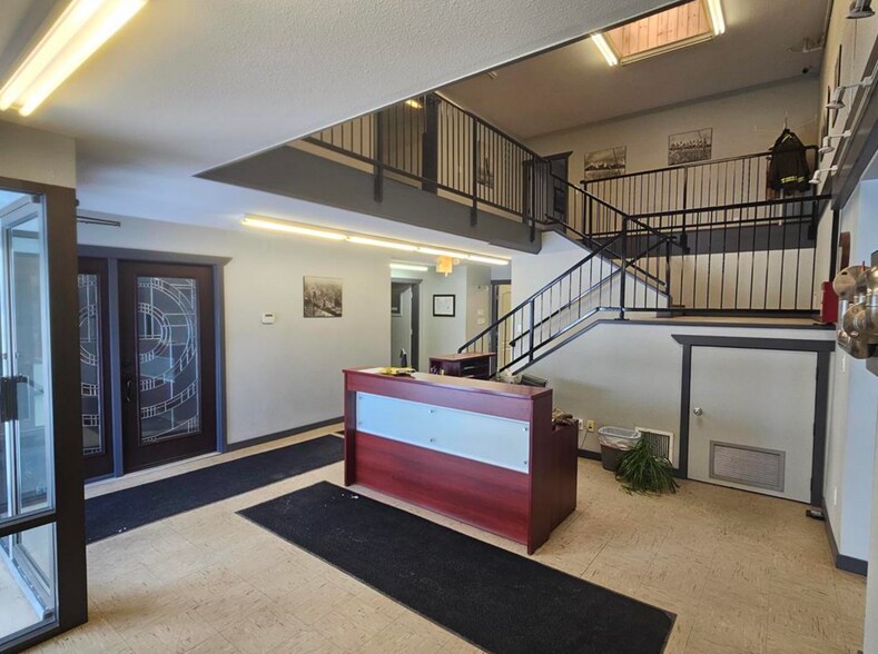 7405 Hart Hwy, Prince George, BC à louer - Photo de l’immeuble – Image 2 sur 17