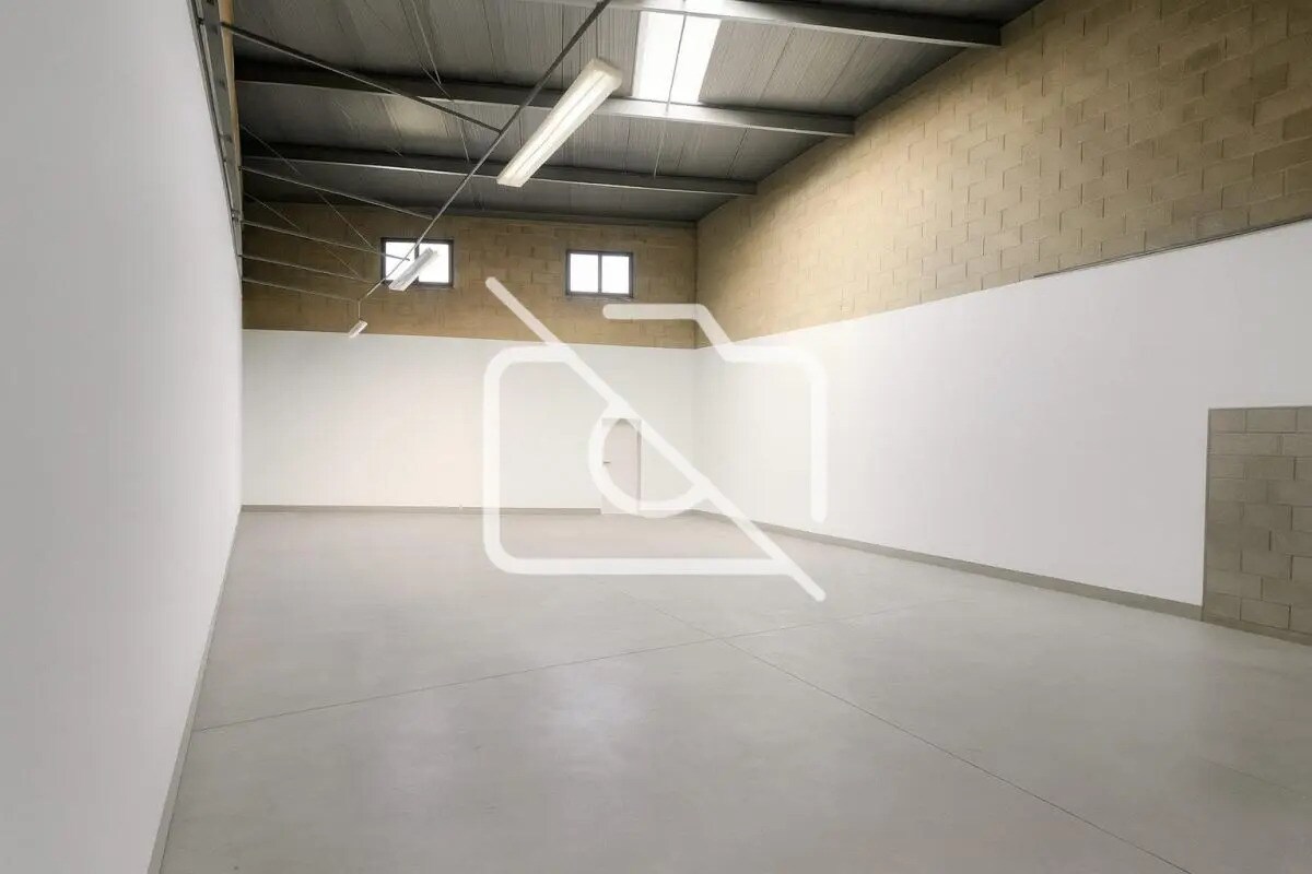 Industriel/Logistique dans Crosne à vendre Photo intérieure– Image 1 sur 4