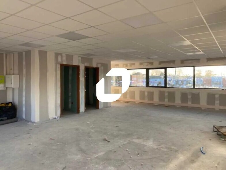 Bureau dans SAINT-OUEN-L'AUMONE à louer - Photo de l’immeuble – Image 2 sur 8