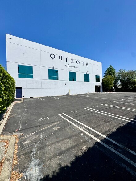 13927 Saticoy St, Panorama City, CA à louer - Photo de l’immeuble – Image 3 sur 11