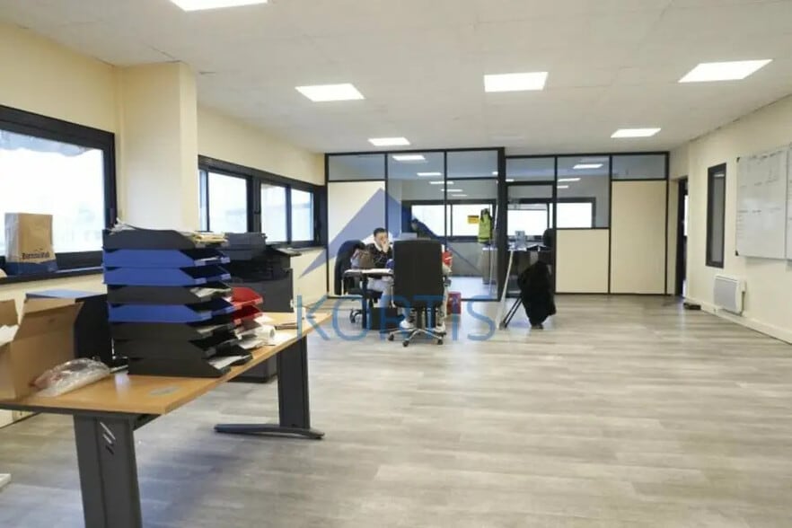 Local d’activités dans Chassieu à louer - Photo intérieure – Image 3 sur 5