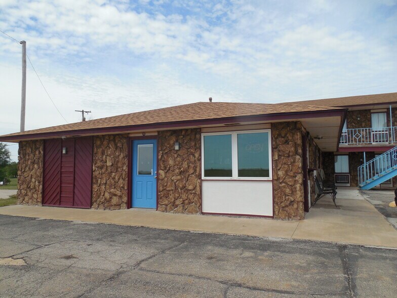 10226 S 81 Hwy, Waukomis, OK à vendre - Photo de l’immeuble – Image 2 sur 37