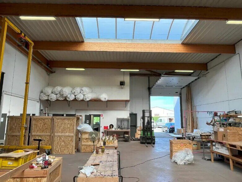 Local d’activités dans Décines-Charpieu à louer - Photo de l’immeuble – Image 2 sur 7