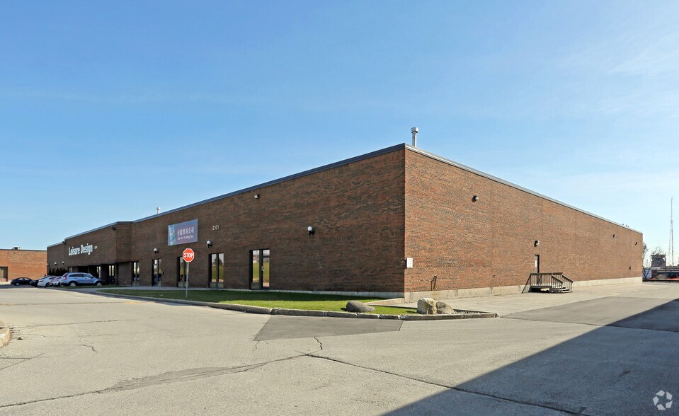 2101-2111 McCowan Rd, Toronto, ON à louer - Photo de l’immeuble – Image 1 sur 4
