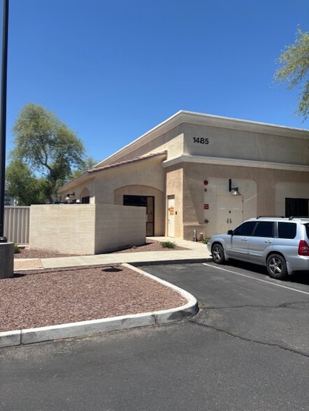 1525 S Higley Rd, Gilbert, AZ à louer - Photo de l’immeuble – Image 3 sur 6