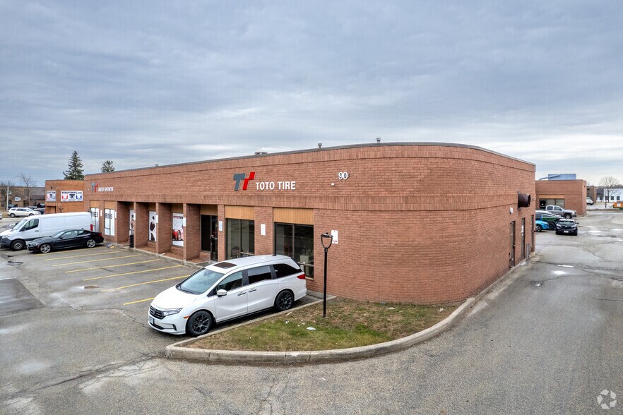 90 Basaltic Rd, Concord, ON à louer - Photo principale – Image 1 sur 2