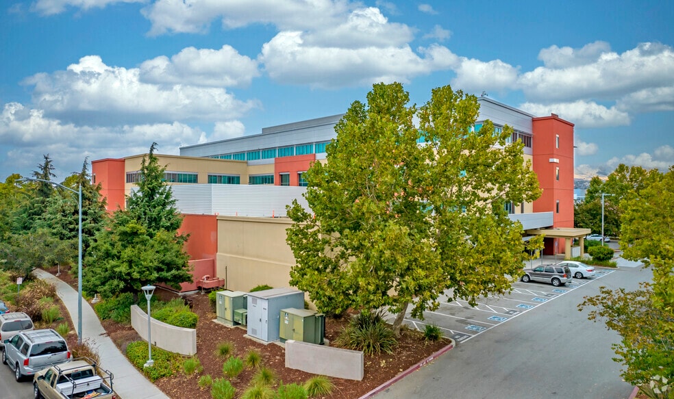 200 Jose Figueres Ave, San Jose, CA à vendre - Photo de l’immeuble – Image 3 sur 4