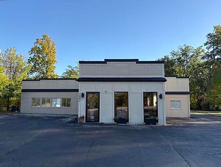 1942 E Dupont Rd, Fort Wayne, IN à vendre - Photo de l’immeuble – Image 3 sur 11