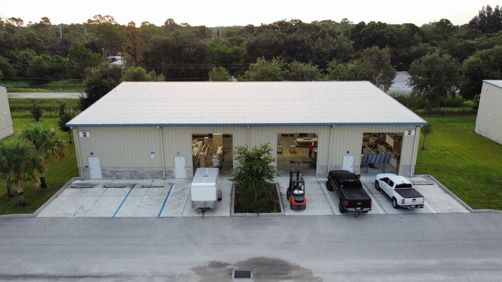 5265 45th St, Vero Beach, FL à louer - Photo de l’immeuble – Image 3 sur 38