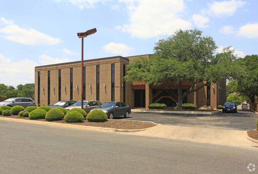704 Wonsley Dr E, Austin, TX à louer - Photo de l’immeuble – Image 1 sur 9