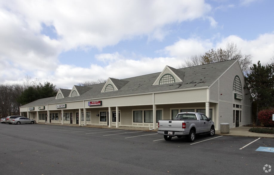 473 South St W, Raynham, MA à louer - Photo principale – Image 2 sur 3