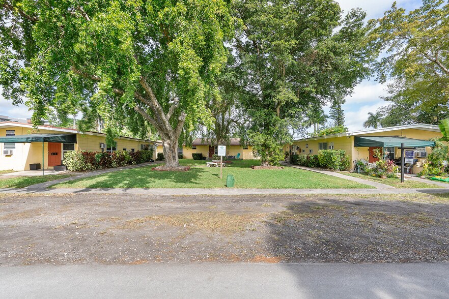 227-235 SE 1st St, Dania Beach, FL à vendre - Photo de l’immeuble – Image 2 sur 20