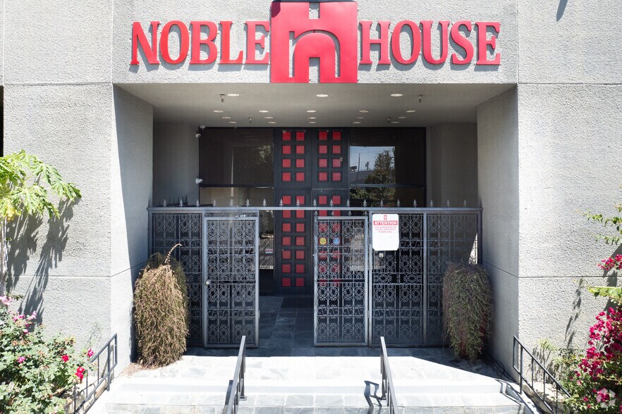 21325 Superior St, Chatsworth, CA à louer - Photo de l’immeuble – Image 3 sur 5