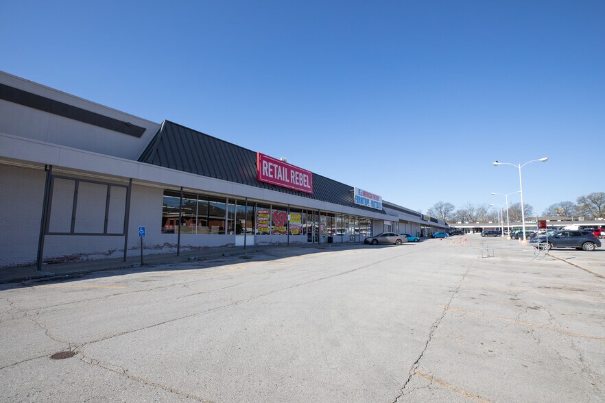 401-423 E US Highway 69, Claycomo, MO à louer - Photo principale – Image 1 sur 4