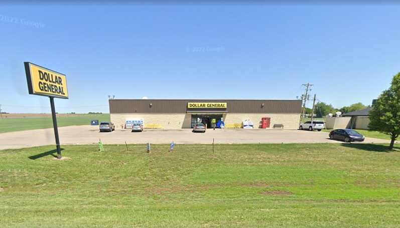 62 W State Road 4, Hoisington, KS à vendre - Photo principale – Image 1 sur 4