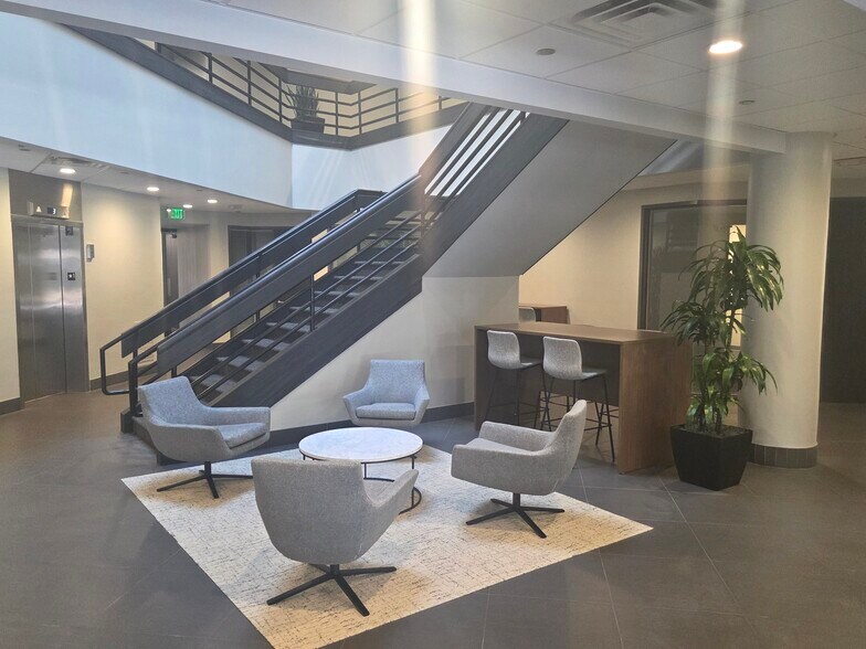 5110 Eisenhower Blvd, Tampa, FL à louer - Photo intérieure – Image 3 sur 7