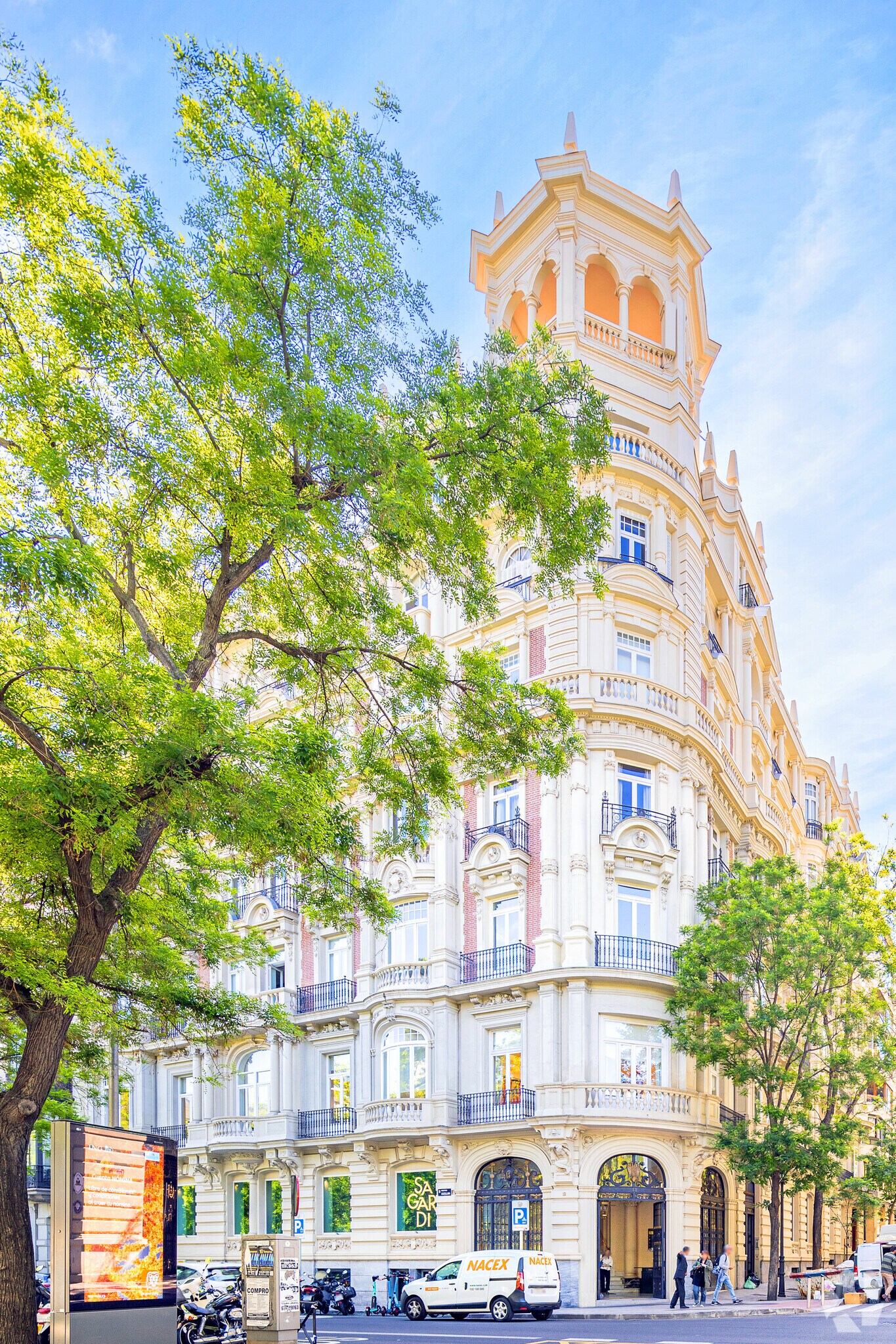 Paseo de la Castellana, 13, Madrid, Madrid à louer Photo principale– Image 1 sur 6