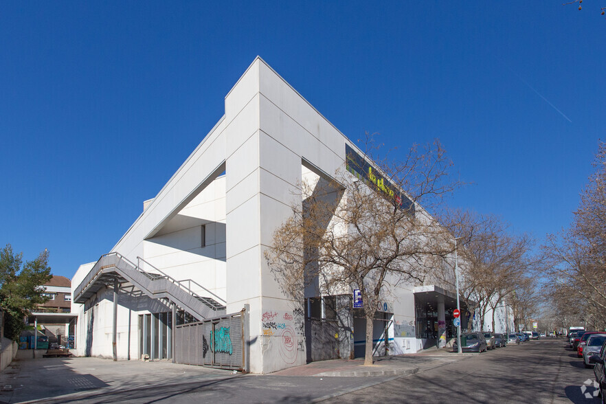 Calle de Nazario Calonge, 24, San Fernando de Henares, Madrid à vendre - Photo de l’immeuble – Image 2 sur 2