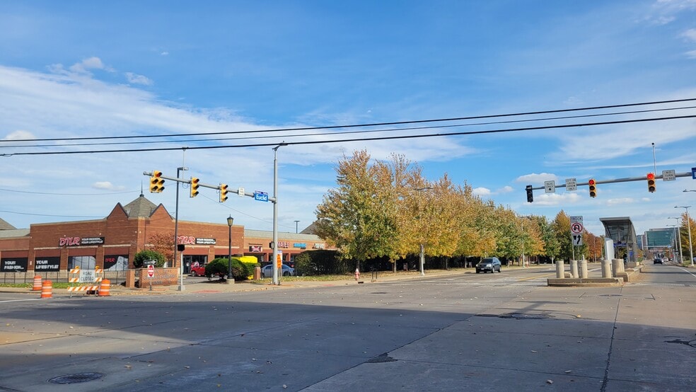 7901-8101 Euclid Ave, Cleveland, OH à louer - Photo de l’immeuble – Image 2 sur 6