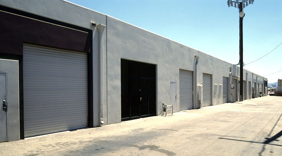 21430 Strathern St, Canoga Park, CA à louer - Photo de l’immeuble – Image 2 sur 3