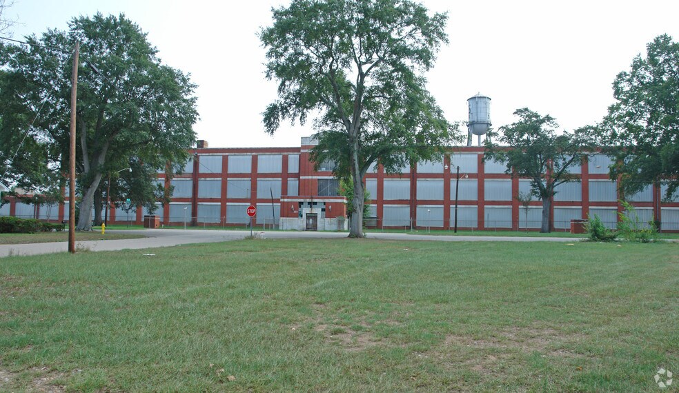 301 Johnson Ave, Montgomery, AL à louer - Photo de l’immeuble – Image 2 sur 12