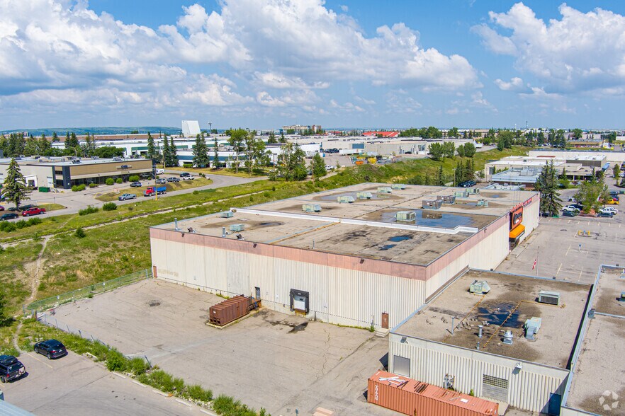1107 33 St NE, Calgary, AB à vendre - Aérien – Image 3 sur 3