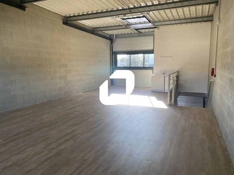 Local d’activités dans Gradignan à louer - Photo de l’immeuble – Image 2 sur 3