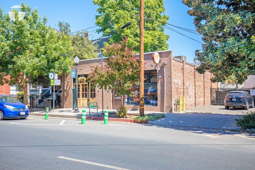 1221 19th St, Sacramento, CA à vendre - Photo de l’immeuble – Image 1 sur 19