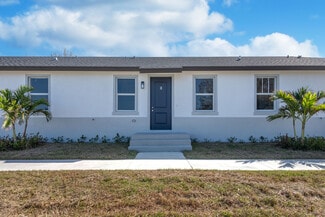 Plus de détails pour 260 Rotonda Blvd W, Rotonda West, FL - Logement à vendre